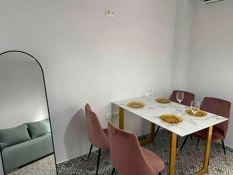 סלוניקי Family Apartment With Private Yard Next To Agios Dimitrios Church